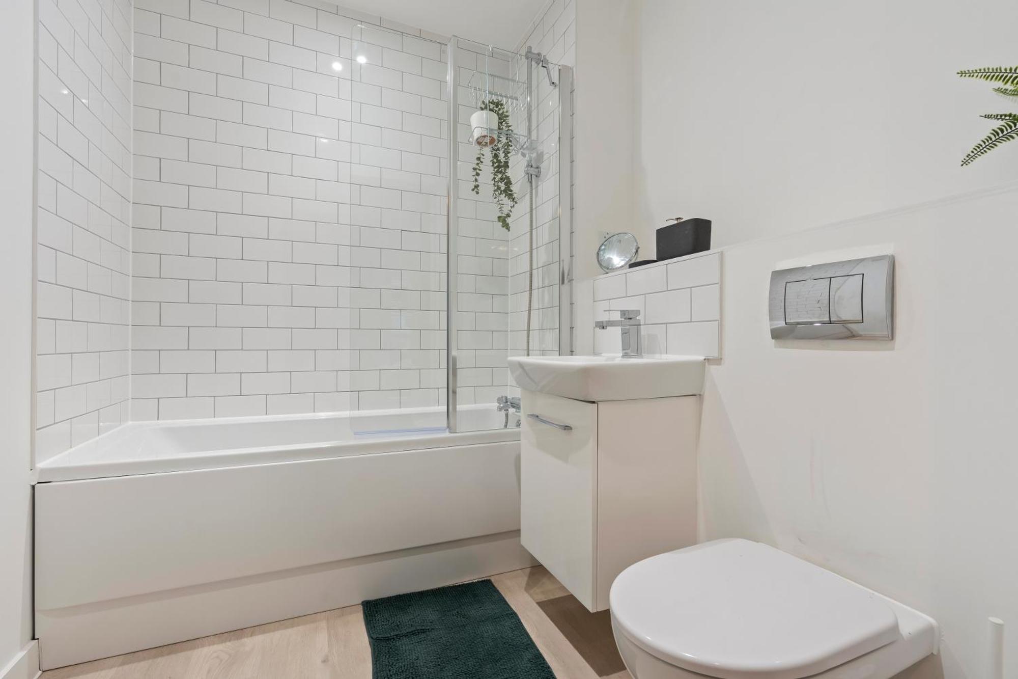 Evergreen Haven - 2br - Free Parking W High Speed Wifi Apartment *